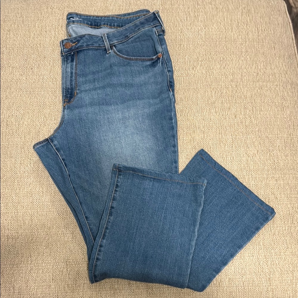 Old Navy Mid-Rise Kicker Boot Cut Jeans 18 Short